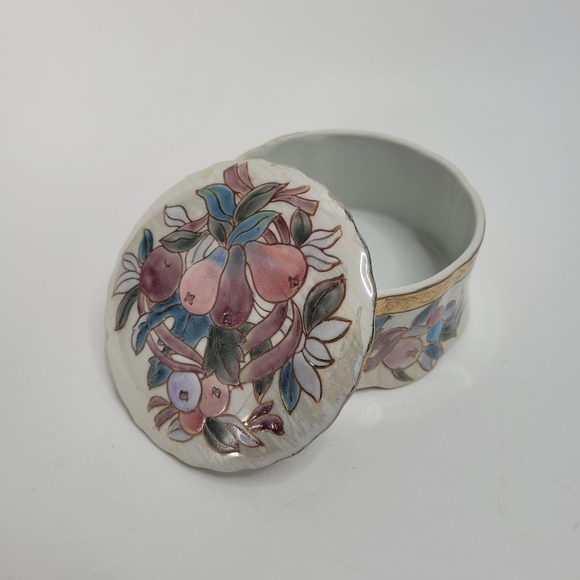 Vintage ceramic trinket box with pears - Picture 2 of 13